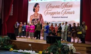 Rahmi Hidayanti : Perempuan Berkebaya Indonesia Gelar Lelang Kain Tenun NTT Untuk Amal