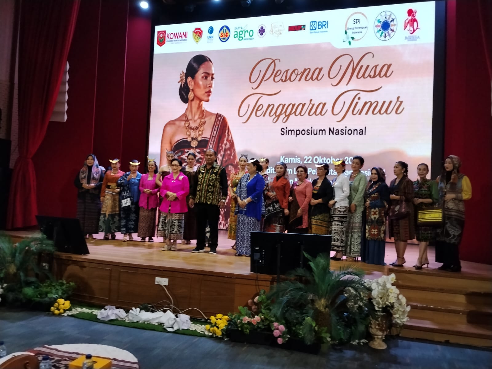 Rahmi Hidayanti : Perempuan Berkebaya Indonesia Gelar Lelang Kain Tenun NTT Untuk Amal
