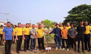 Kapolda Aceh Bersama Masyarakat Tanam Pohon untuk Wujudkan Program Green Policing