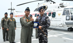 HELLY VVIP / VIP TNI AU TOUCH GO TRAINING DI KAPAL INDUK TNI AL HELLY VVIP / VIP TNI AU TOUCH GO TRAINING DI KAPAL INDUK TNI AL