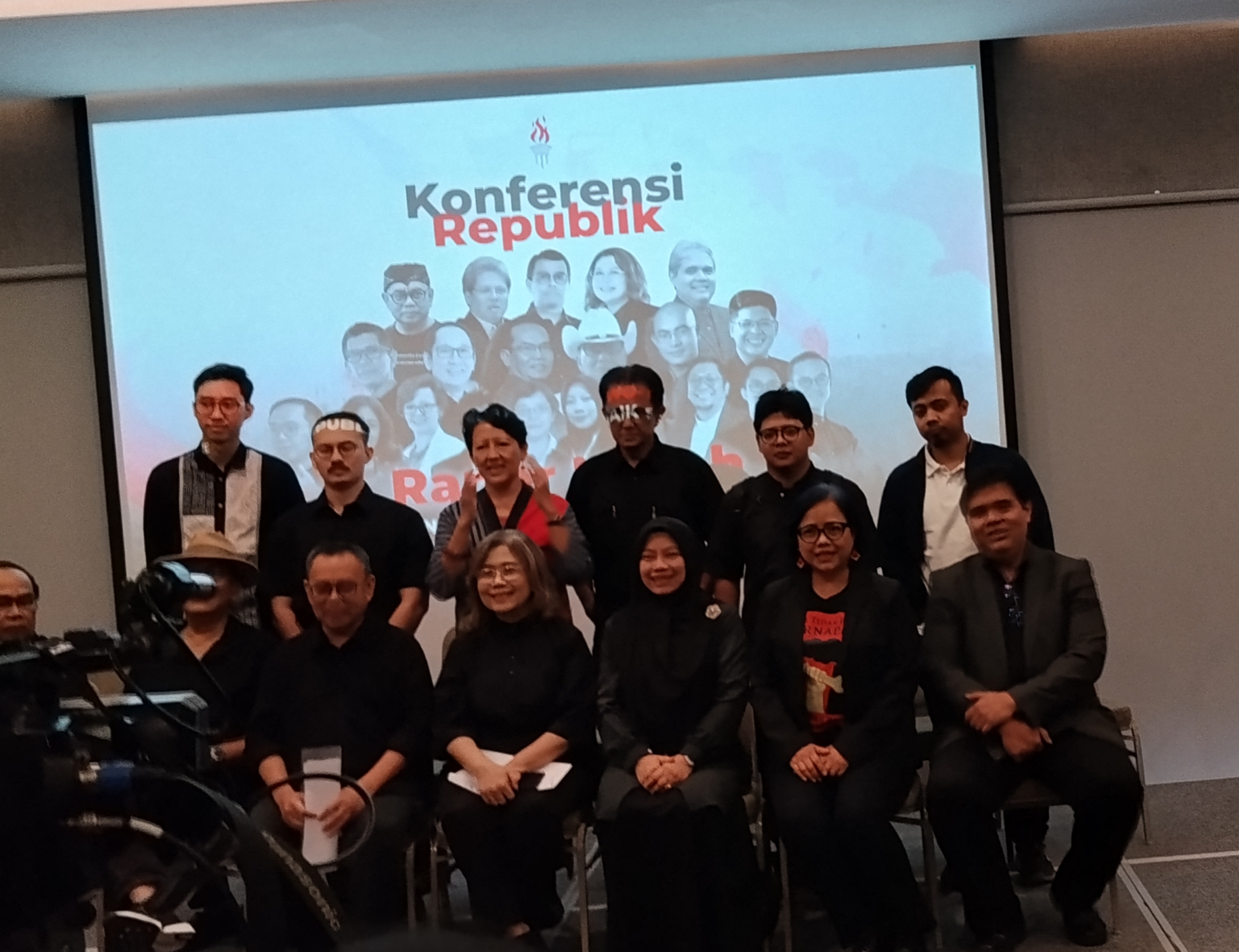 Rapor Merah Dua Tahun Pemerintahan Prabowo-Gibran Konferensi Republik Menilai Republik Tidak Sedang Baik-Baik Saja